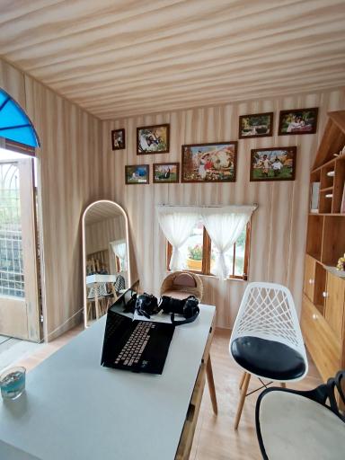 عکس کلبه عکاسی استودیو لنز قاصدک