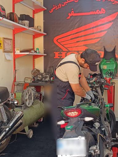 عکس تعمیرگاه موتور سیکلت های سنگین و ورزشی همسفر
