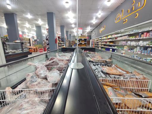 عکس فروشگاه زنجیره ای فامیلی 