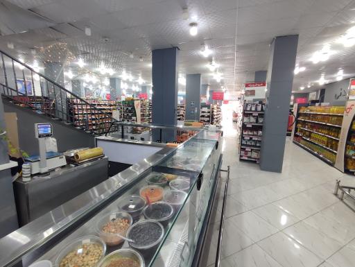 عکس فروشگاه زنجیره ای فامیلی 