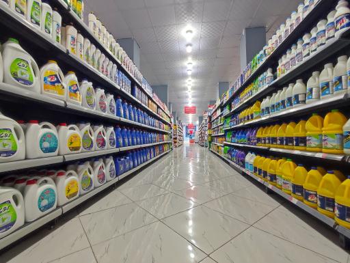 عکس فروشگاه زنجیره ای فامیلی 