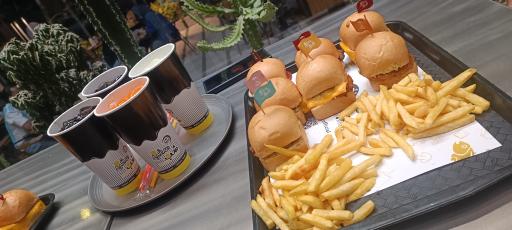 عکس فست فود شب سفید