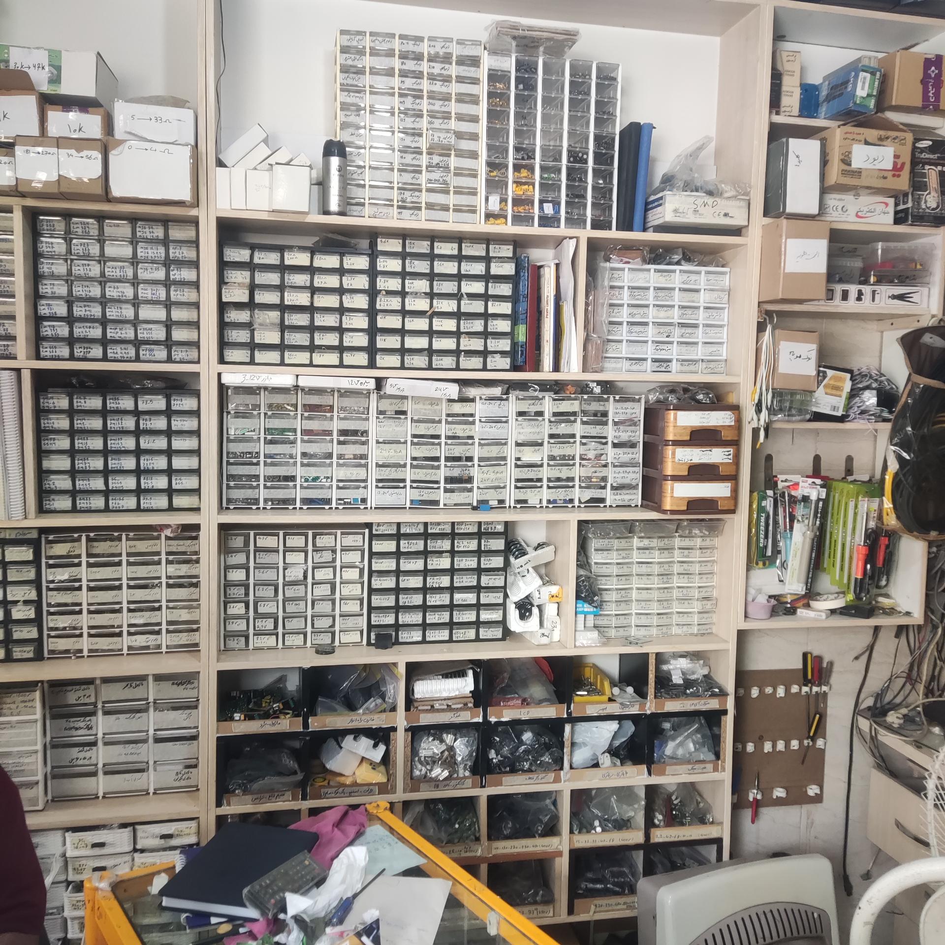 عکس فروشگاه قطعات الکترونیک گلپایگانی 