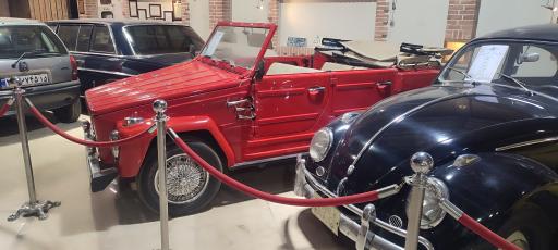 عکس موزه‌‌ خودروهای کلاسیک