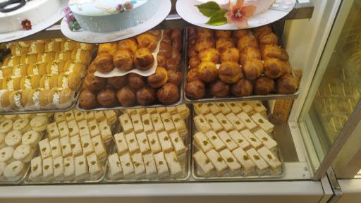 عکس شیرینی سرای قند عسل