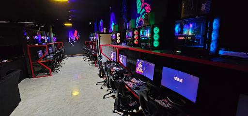 عکس مجتمع تفریحی اکسین گیم اصفهان