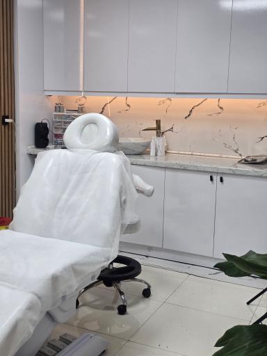 کلینیک زیبایی دکتر مهلا بلوچ