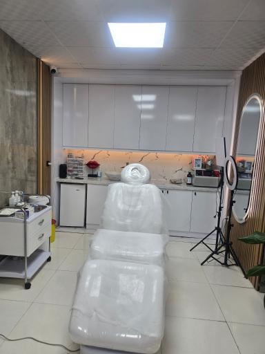 کلینیک زیبایی دکتر مهلا بلوچ