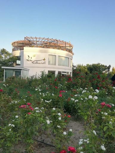 عکس رستوران رز باغ مشهد