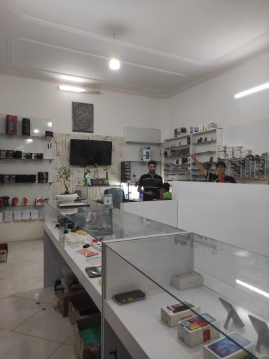 عکس تعمیرات و فروش موبایل مه تل