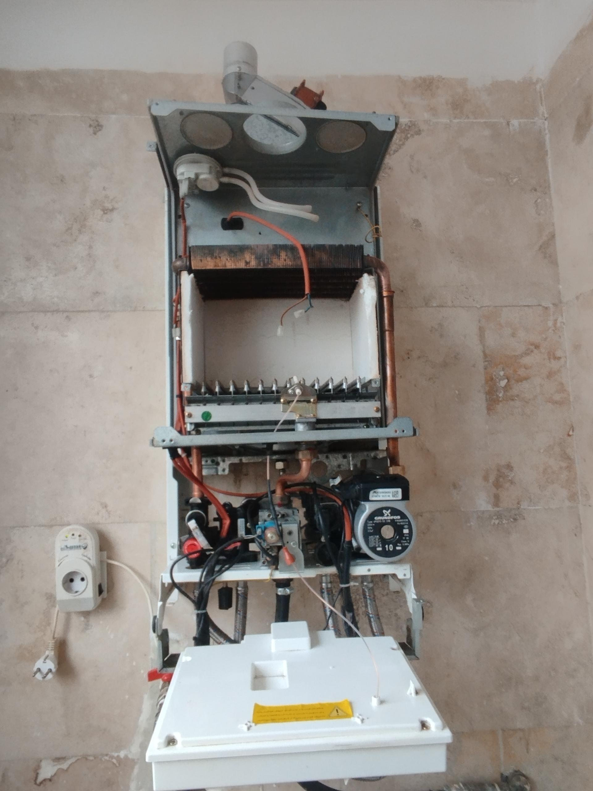 عکس تعمیرات پکیج آبگرمکن فصیحی