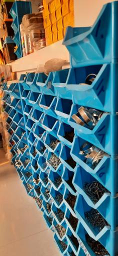 رنگ و ابزار کشاورز