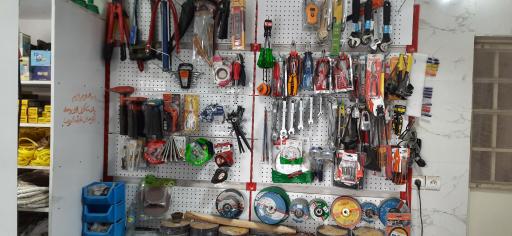 عکس رنگ و ابزار کشاورز