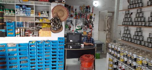 عکس رنگ و ابزار کشاورز