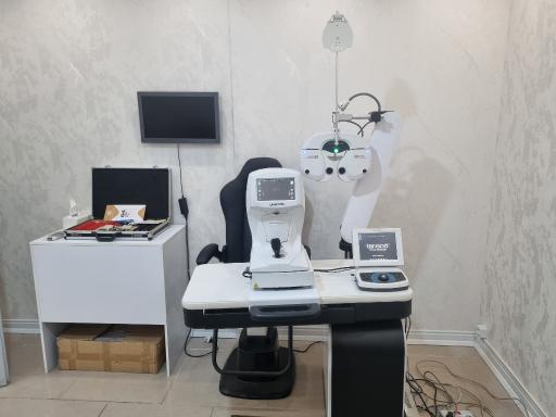 عکس بینایی سنجی و عینک معلم