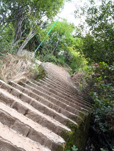 عکس پله پیاده روی شیطان کوه