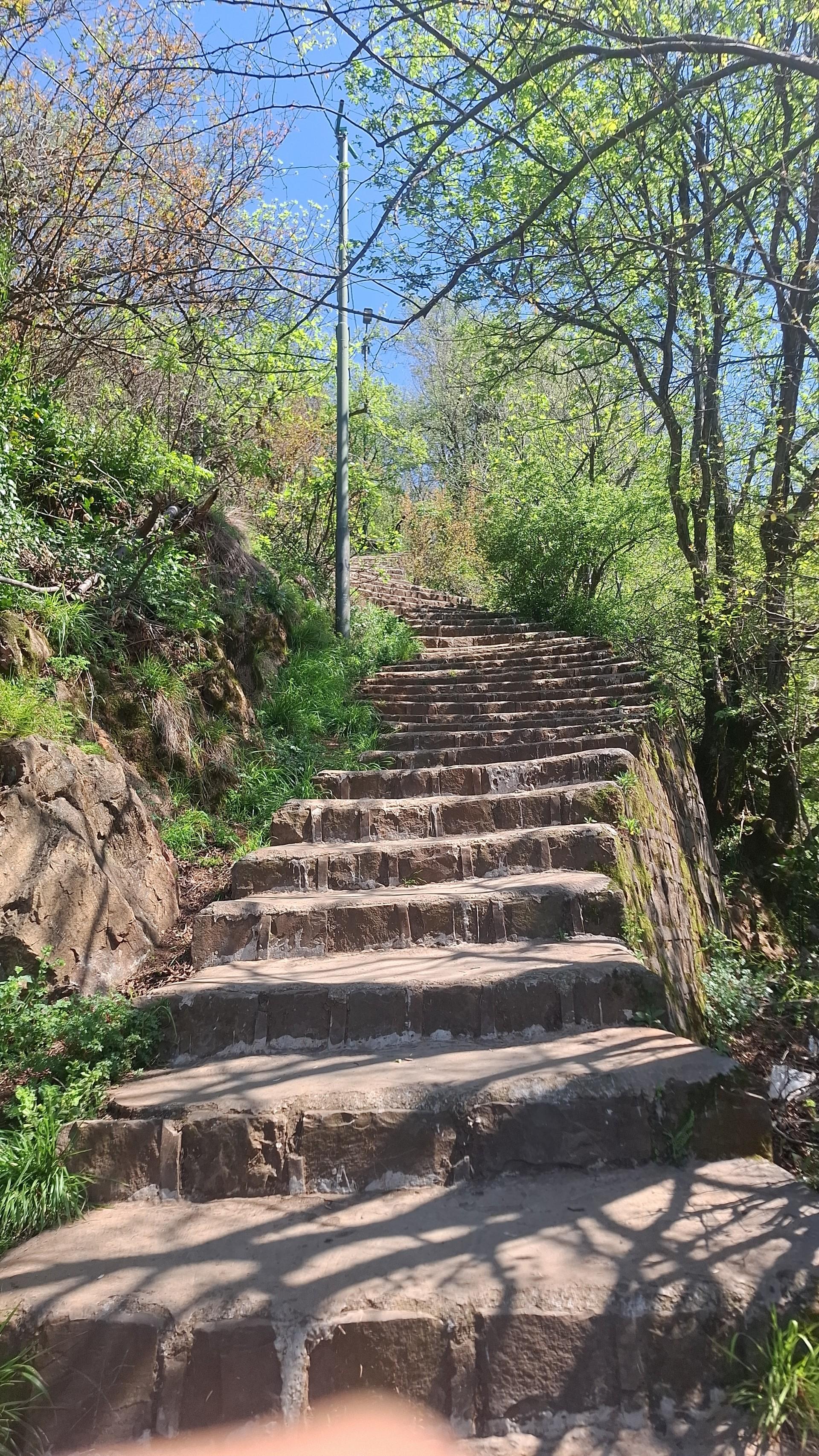 عکس پله پیاده روی شیطان کوه