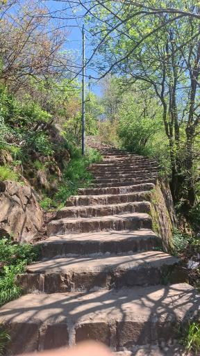 عکس پله پیاده روی شیطان کوه