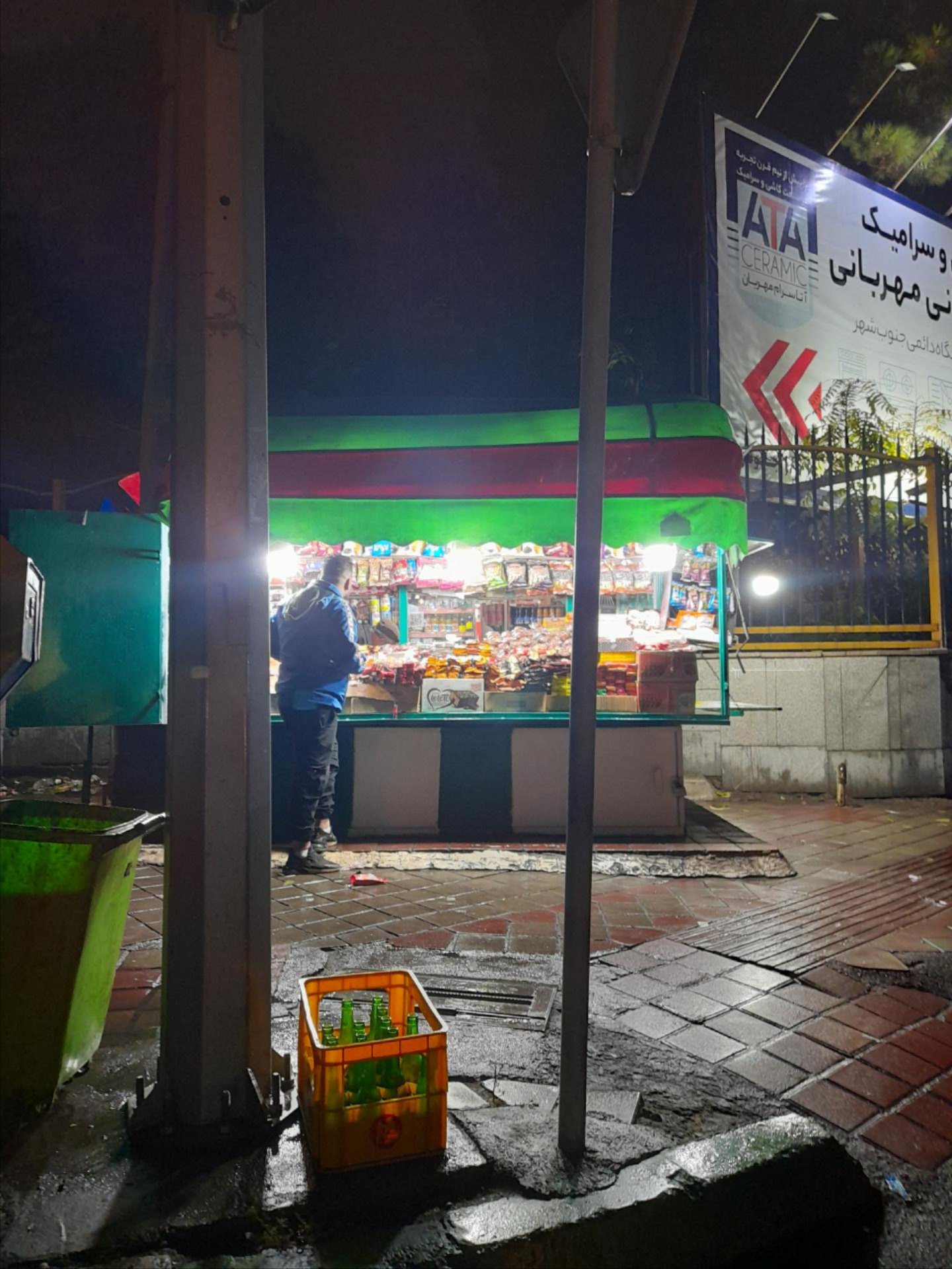 عکس دکه روزنامه فروشی 