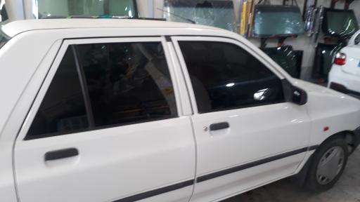 عکس شیشه اتومبیل تسلا