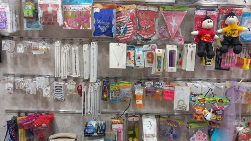 عکس فروشگاه اسباب بازی و لوازم تولد لبخند