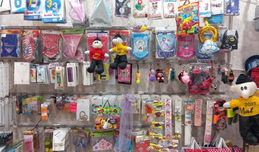 عکس فروشگاه اسباب بازی و لوازم تولد لبخند