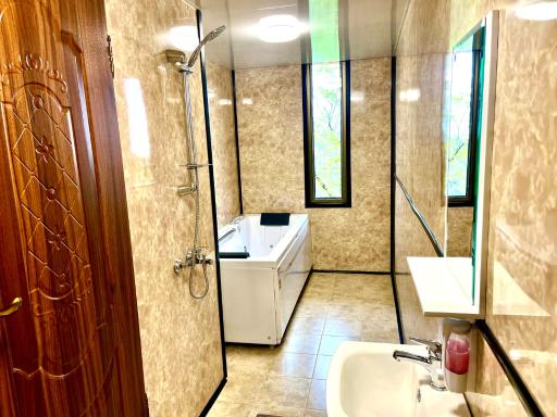 عکس کلبه جنگلی صادقی