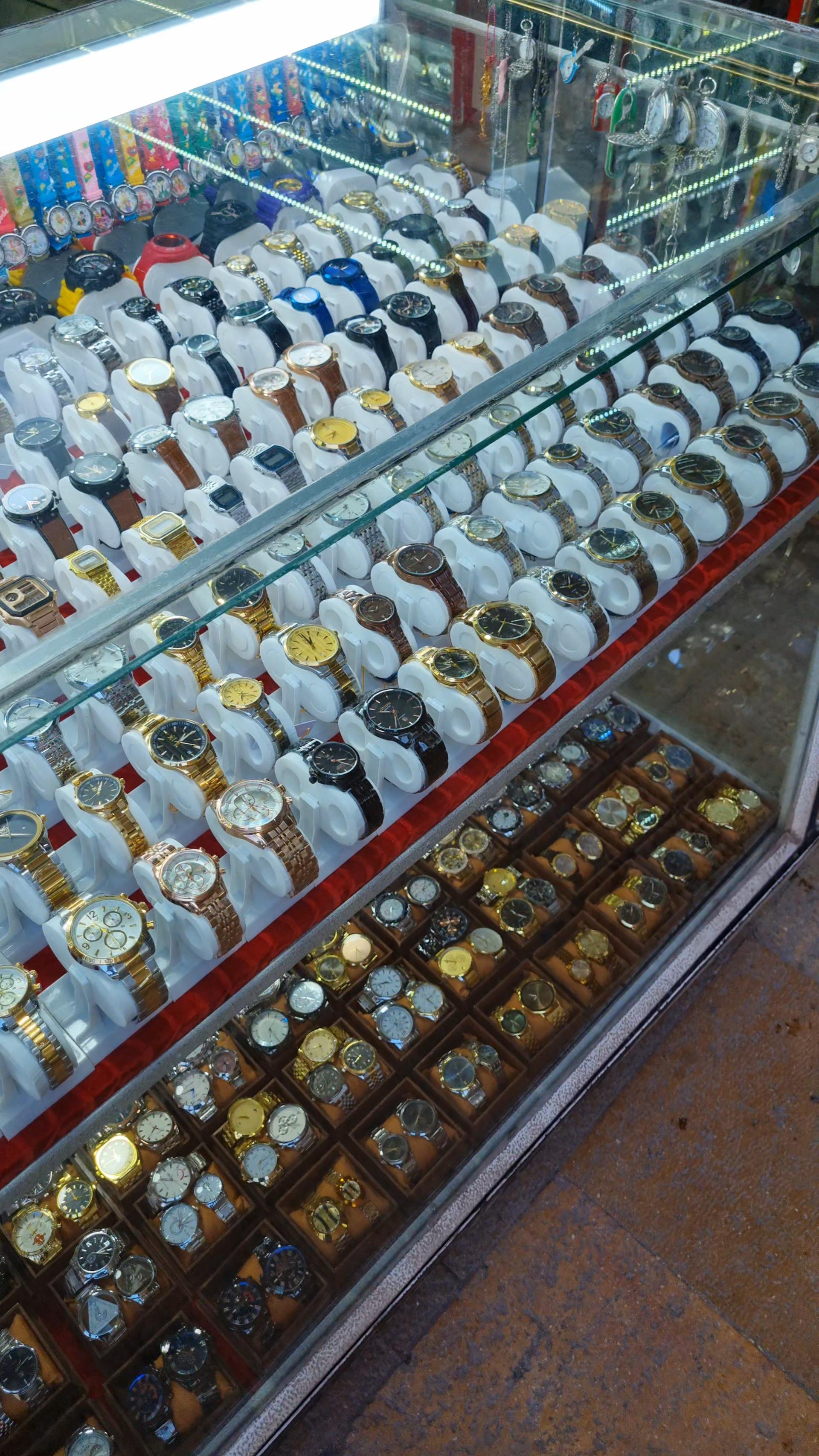 عکس ساعت فروشی عزیزی