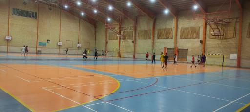 عکس ورزشگاه ورزشی دانش اموزی مسکین