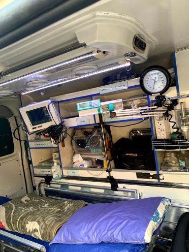 عکس آمبولانس خصوصی پیشگامان سلامت البرز