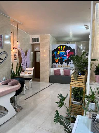 عکس خانه ناخن و مژه آزاده براتی 