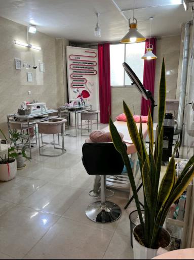 عکس خانه ناخن و مژه آزاده براتی 