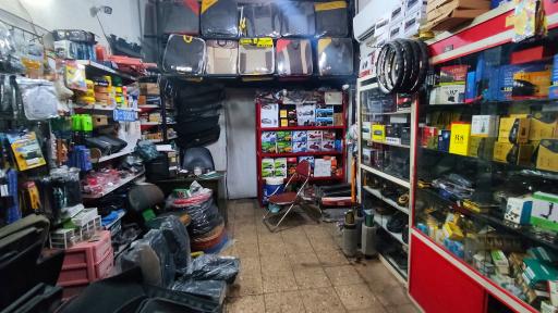 عکس فروشگاه اسپرت پرسپولیس