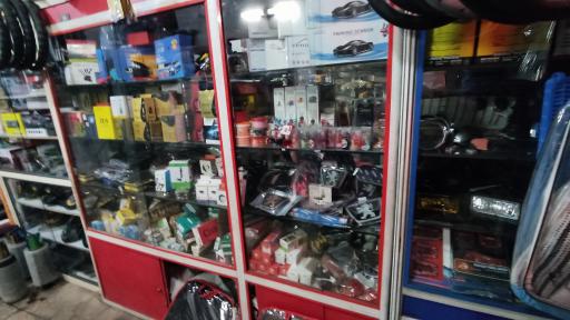 عکس فروشگاه اسپرت پرسپولیس