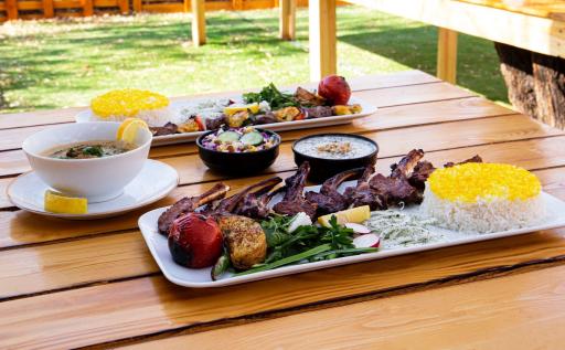 عکس باغ رستوران هاوین