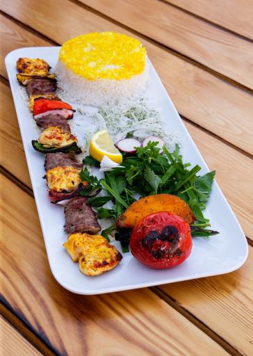 عکس باغ رستوران هاوین