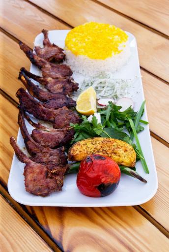 عکس باغ رستوران هاوین