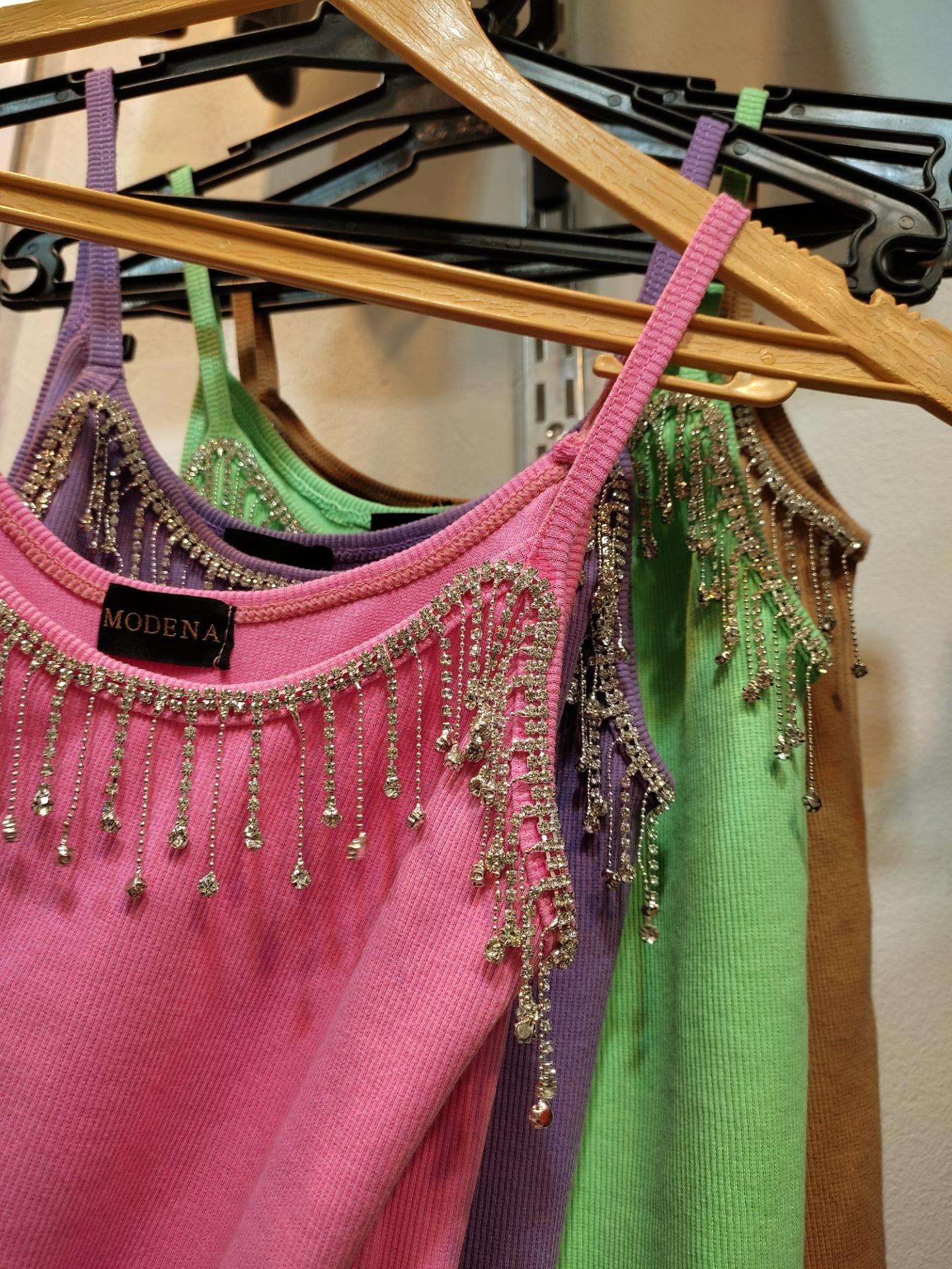 عکس فروشگاه دنیز (کراپ بادی)