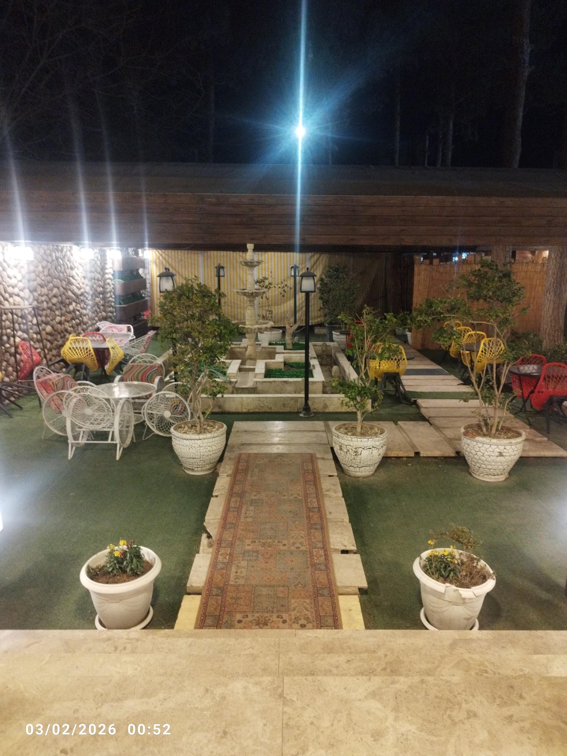عکس باغ رستوران پارسیان
