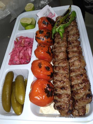 تهیه غذای پسر شجاع