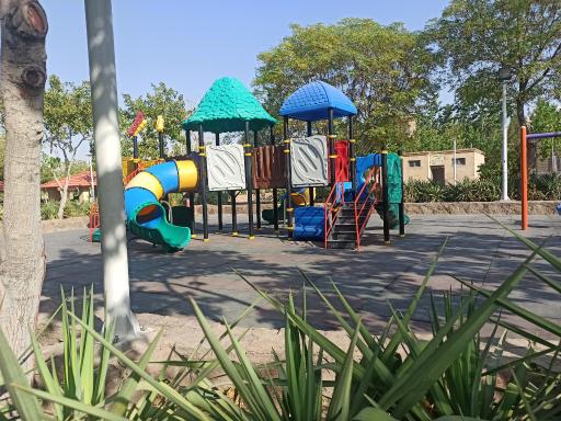 عکس زمین بازی کودکان