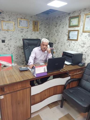 عکس مشاورین املاک خوش زبان