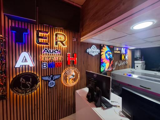 عکس تابلو ساز و برش لیزر سیمای هنر