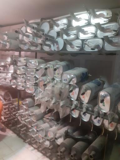 عکس سازنده انواع درب و پنجره آلومینیوم و upvc