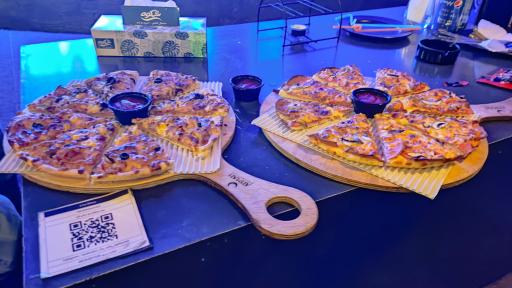 عکس رستوران ماه آبی