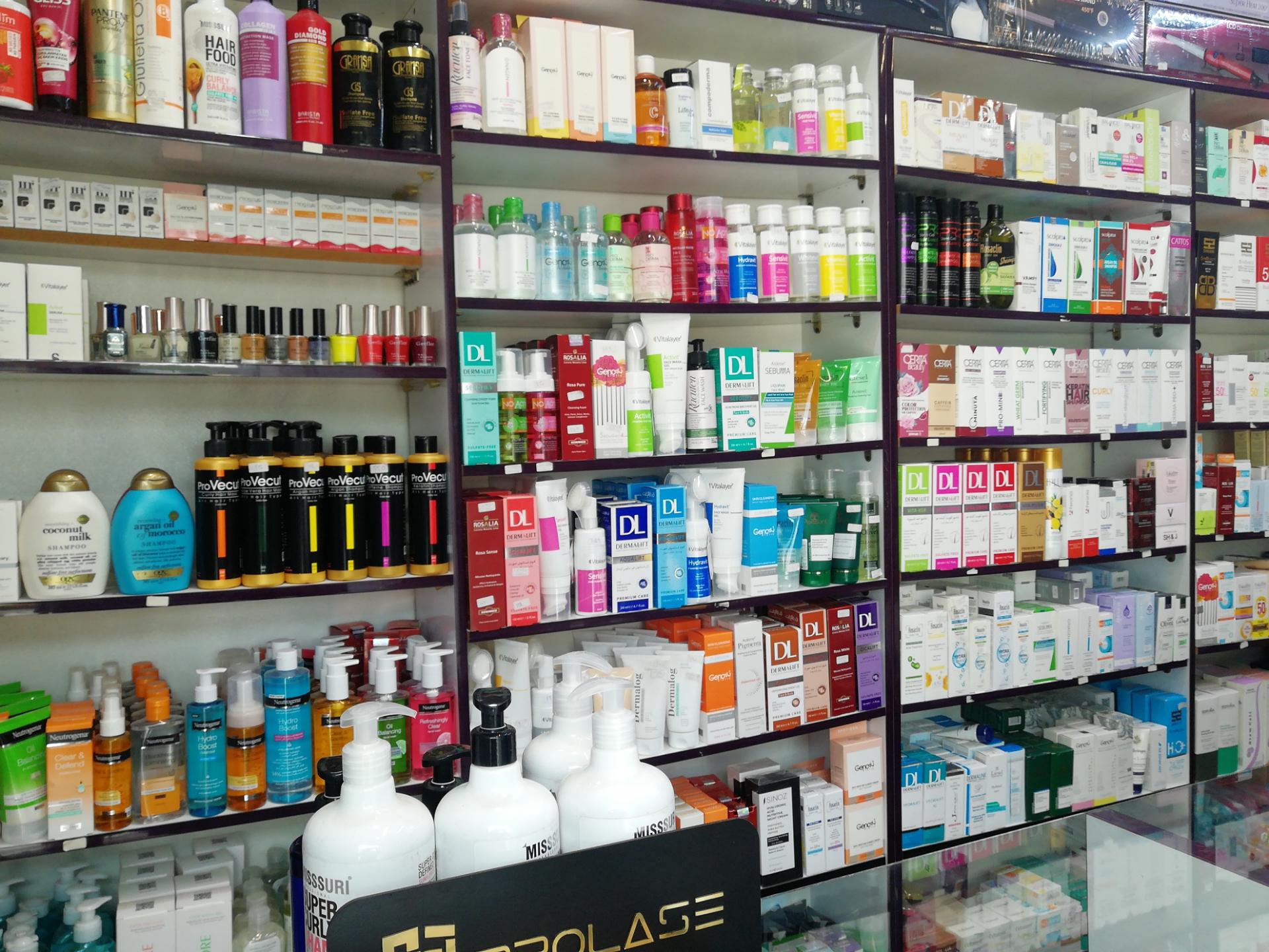 عکس فروشگاه لوازم آرایشی سوفیا