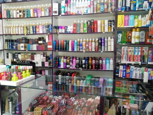 عکس فروشگاه لوازم آرایشی سوفیا