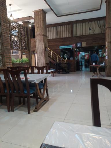 عکس رستوران بین المللی زندیه و پدر خوب