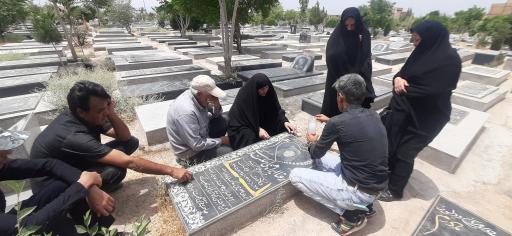 عکس آرامستان و گلزار شهدای شترک