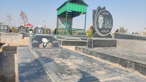 عکس آرامستان و گلزار شهدای شترک